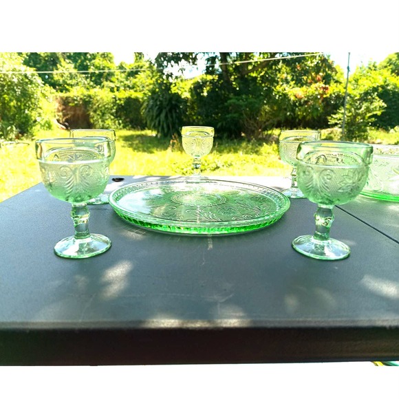 Tiara exclusive Indiana glass green Chantilly serving tray and 5 water goblets - Picture 6 of 6